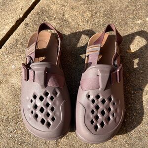 Chaco Chillos Sparrow Purple size 8 Clogs